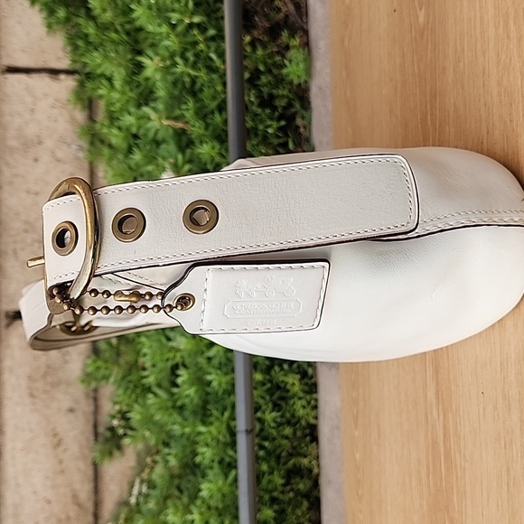 COACH VINTAGE Bleecker Tattersall Shoulder All Leather Cream with Bag Charm - Picture 2 of 13